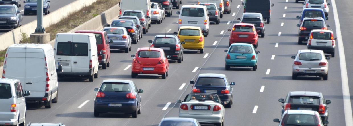 Snelweg met auto's