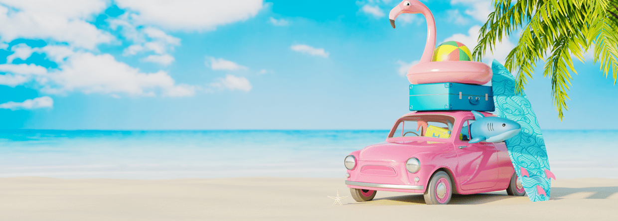 Roze auto met bagage en strandspullen klaar voor vakantie op een strand met de zee, blauwe lucht en een palmboom op de achtergrond