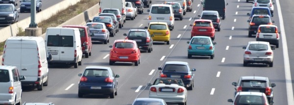 Snelweg met auto's